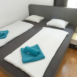 In Near Schoenbrunn & Westbahnhof - Keyless Check-in , Vienna Austria